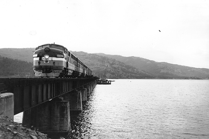 A Northern Pacific locomotive heads toward Sandpoint at north end of bridge. Courtesy of Bonner County Historical Society.